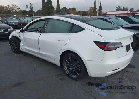 2020 Tesla Model 3 Standard Range Plus Rear-Wheel Drive/Standard Range Rear-Wheel Drive z USA, uszkodzony, nr VIN 5YJ3E1EA5LF744897